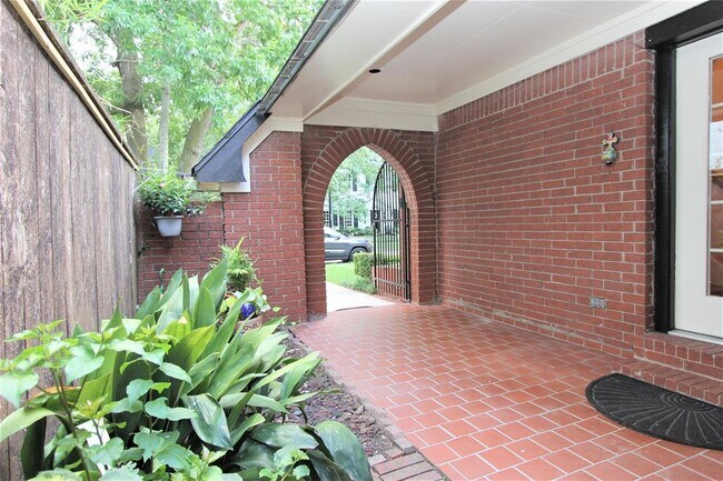 Building Photo - 4012 Arnold St