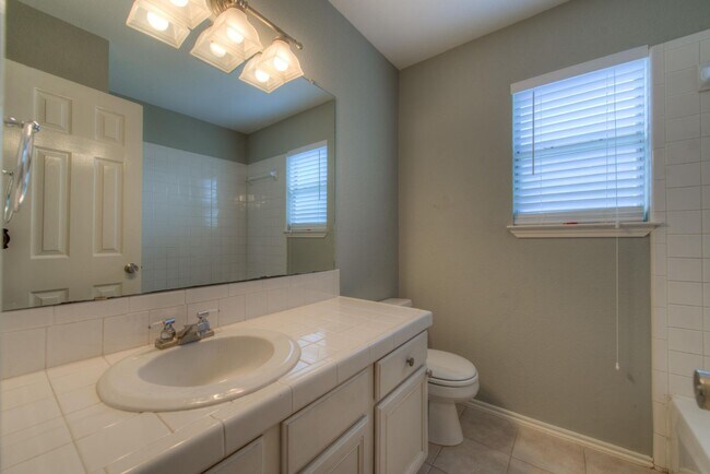 Building Photo - Great home with easy maintenance flooring.