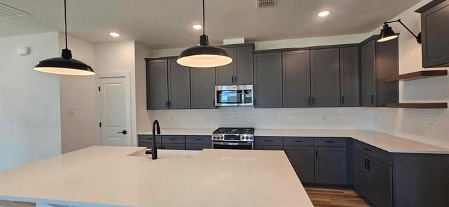 Building Photo - 8411 Bay Rdg Cir