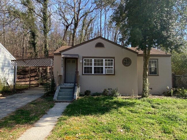 Primary Photo - 2109 Thomas Ave