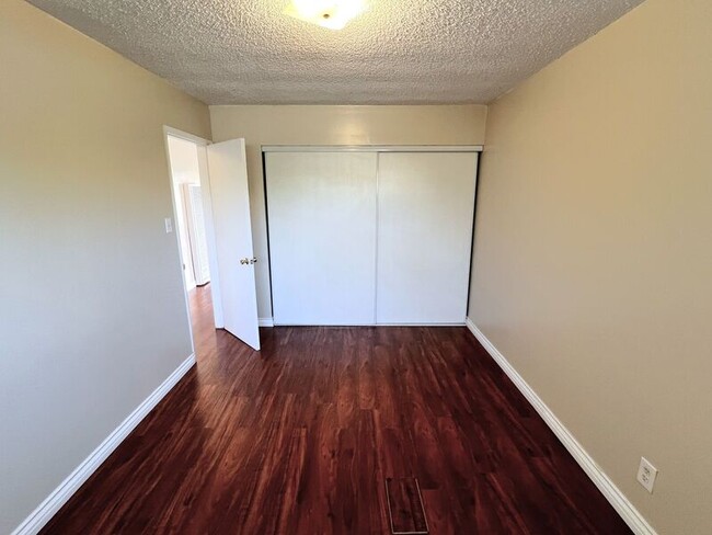 Building Photo - 4747-4747 W 160th St