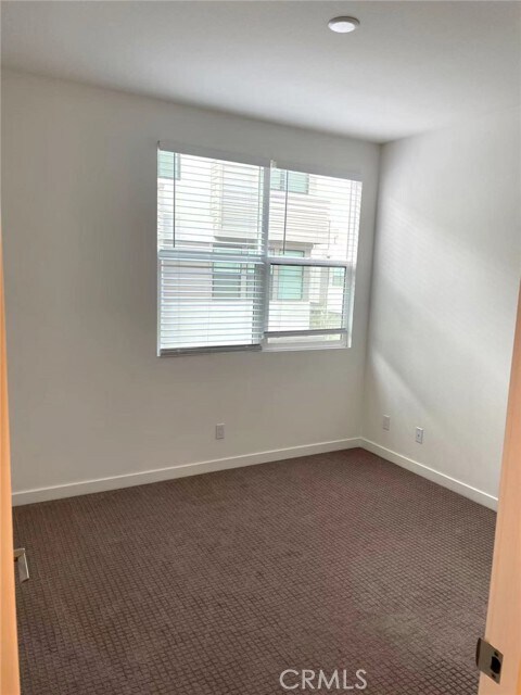 Building Photo - 11042 Momentum Dr