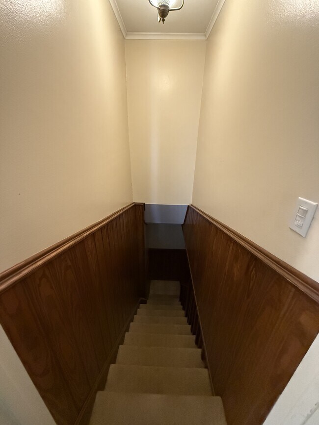 Building Photo - 565 Paris St