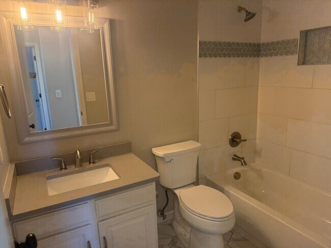 Building Photo - 14602 E Bellewood Pl