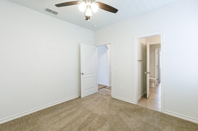Building Photo - 208 Berkshire Ave