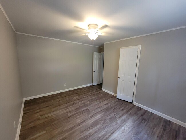 Building Photo - 2034 Trout Dr