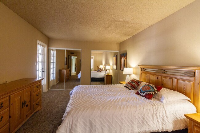 Building Photo - Charming Unfurnished 2-bedroom 2 bath home in Sun Lakes 55 + community!