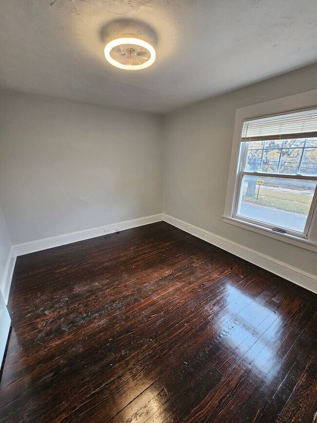 Building Photo - Wakefield7010-7014