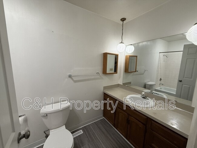 Building Photo - 2314 Rosebud Dr