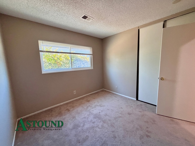 Building Photo - 103 Oriole Ct