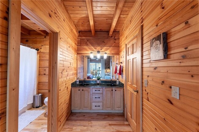 Building Photo - 105 Cedar Cove