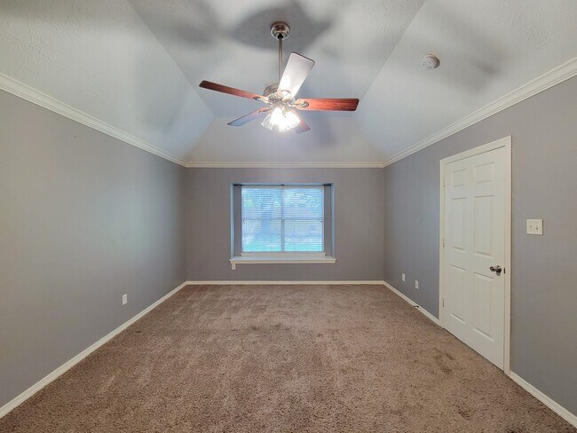 Building Photo - 18511 Falcon Crest Dr