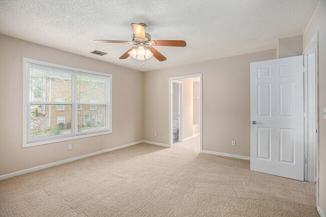 Building Photo - 6592 Anson Ct