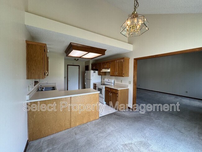 Building Photo - 7459 Montclair Dr