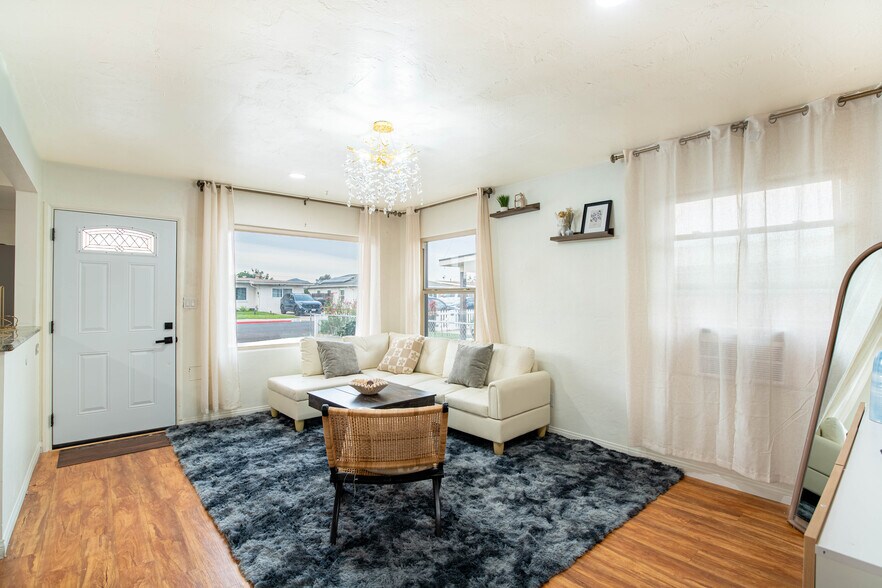 Building Photo - 6203 Thorn St