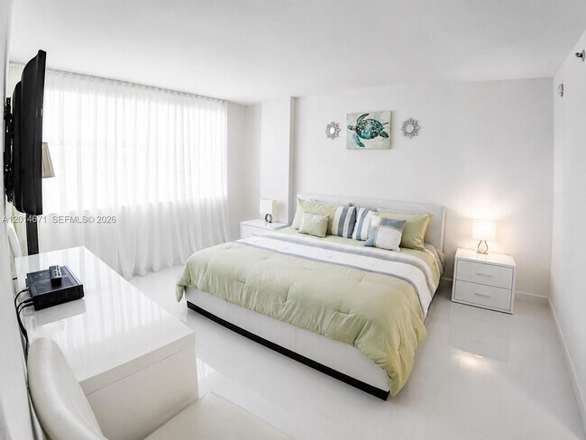 Building Photo - 6917 Collins Ave