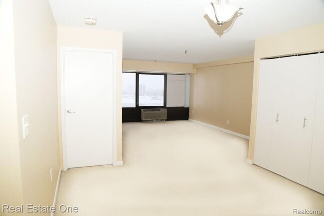 Building Photo - 1001 W Jefferson Ave