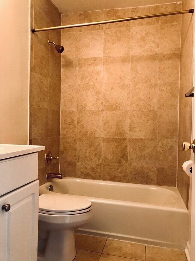 Building Photo - AVAILABLE NOW!! Great 2 Bedroom Townhome! Close CCU, CMC, Shopping, Restaurants & More!