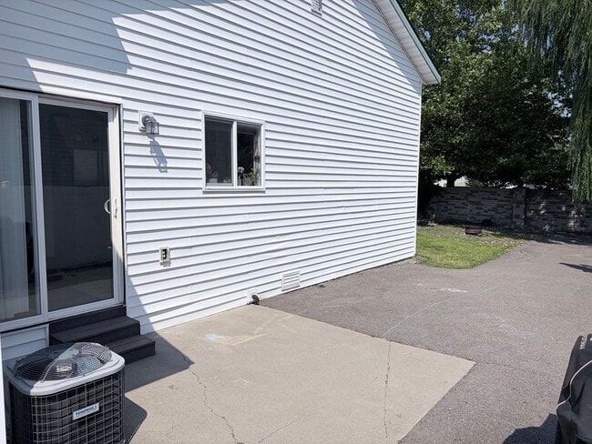 Building Photo - 6700 N Harris Hawk Ln