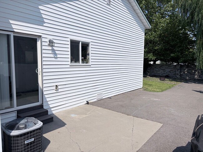 Building Photo - Home  in CDA in the Hawks nest