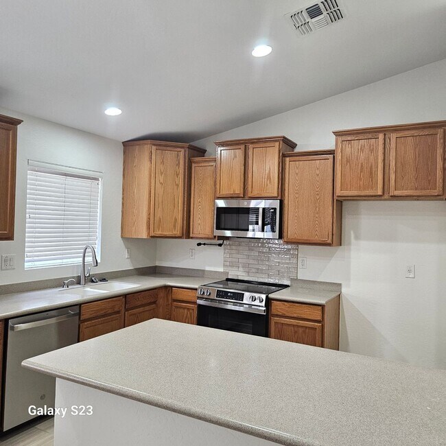 Building Photo - Oasis in Northwest Sun City