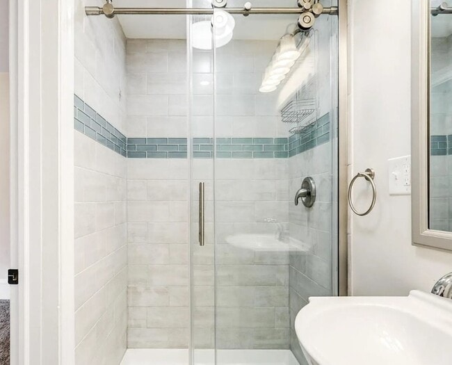 Building Photo - Spacious 3-Bedroom 2 Bath Home with Modern Comforts