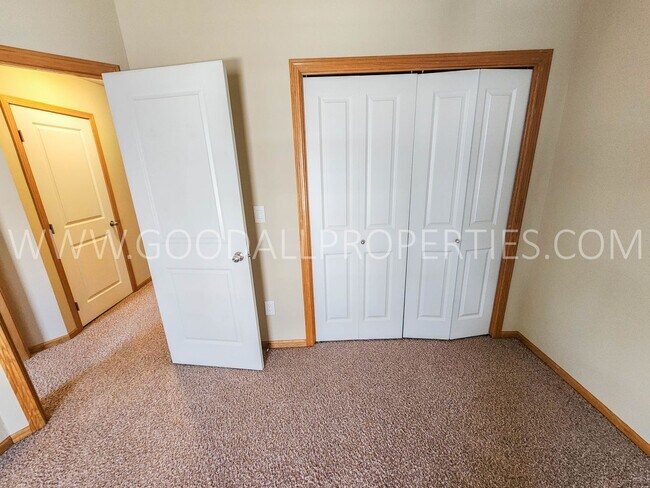 Building Photo - 2 Bedroom, 2 Bath Townhome in Pleasant Hill with 2-car attached garage