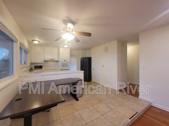 Building Photo - 8387 La Riviera Dr