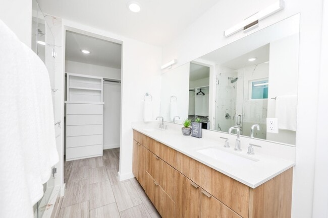 Building Photo - 425 Deer Path Lp