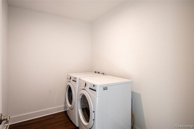 Building Photo - 5556 Hobart Ct