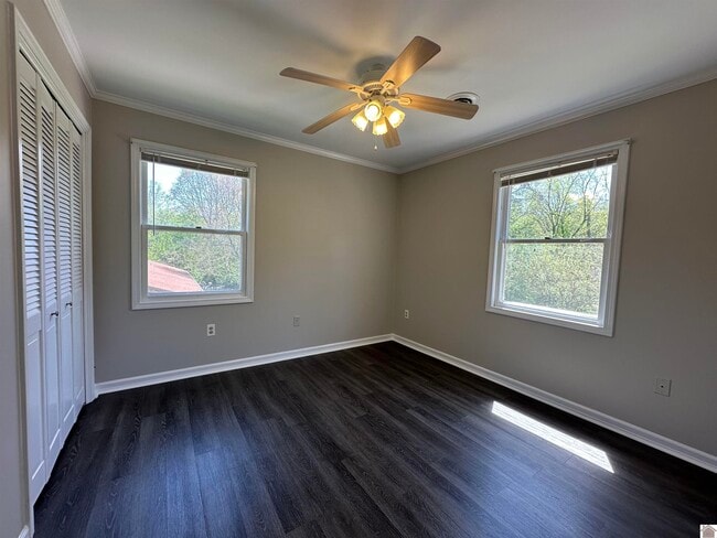 Building Photo - 210 Walnut Dr