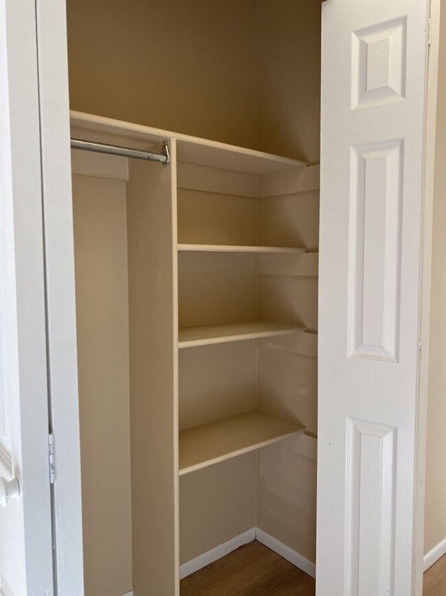 Building Photo - STUDENTS WELCOME! 5 Bedroom 3 Bathroom Bi-Level Single-Family Home in Midtown Fort Collins