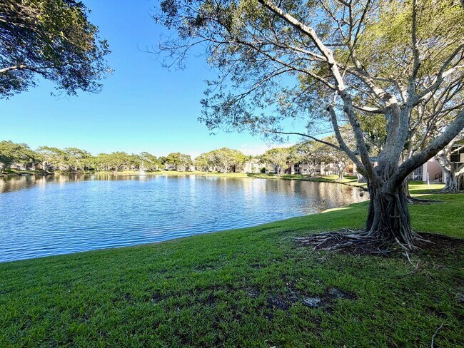 Building Photo - 651 Cypress Lake Blvd