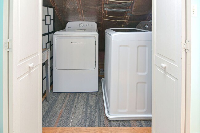 Building Photo - Granite Pier