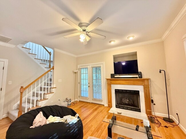 Building Photo - Stunning 3BD, 2.5BA Downtown Raleigh End Unit Townhome with a 1-Car Garage in a Prime Location Ne...