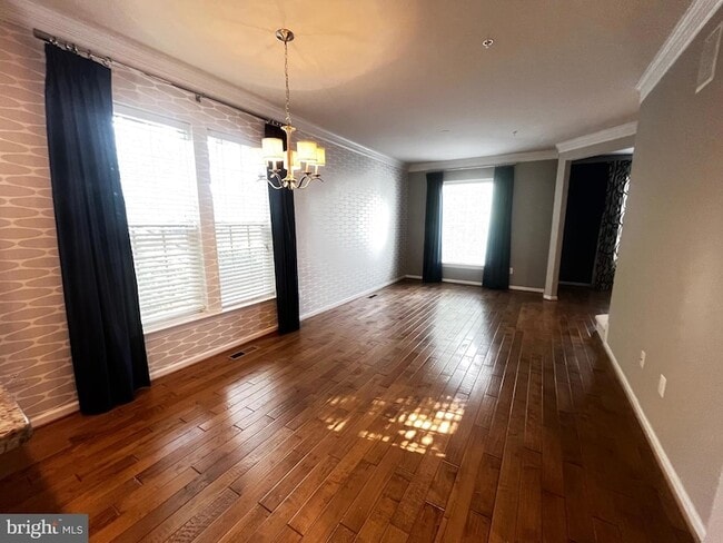 Building Photo - 8195 Falls Grove Dr