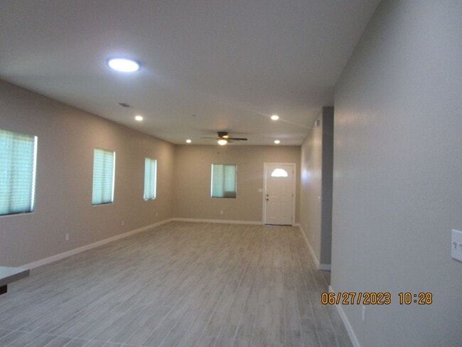 Building Photo - East Bakersfield Newly Built
