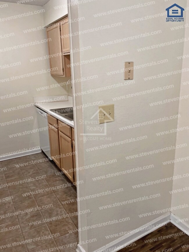 Building Photo - 430 Oriole Dr