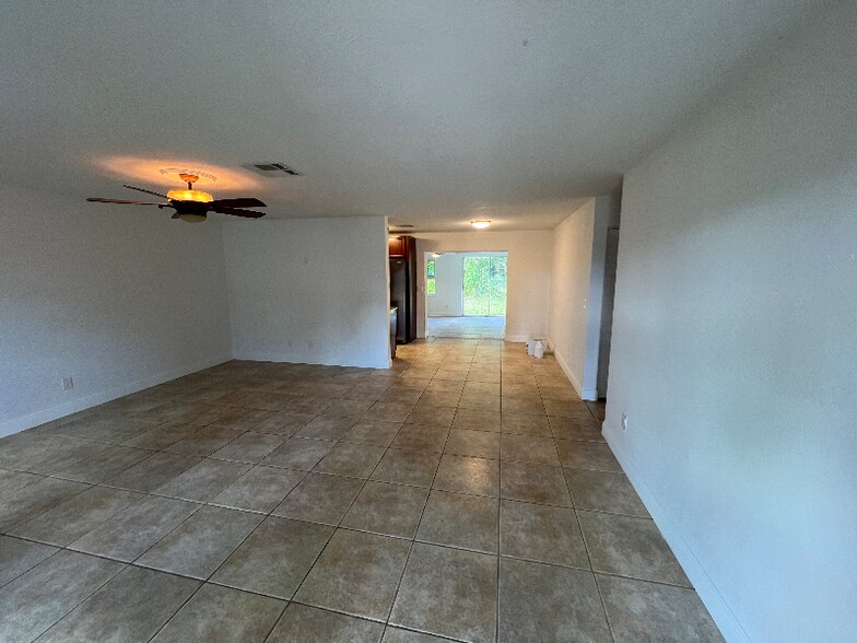 Building Photo - 2722 SE 16th Pl