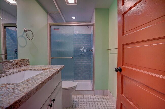 Building Photo - 1081 W 30th St