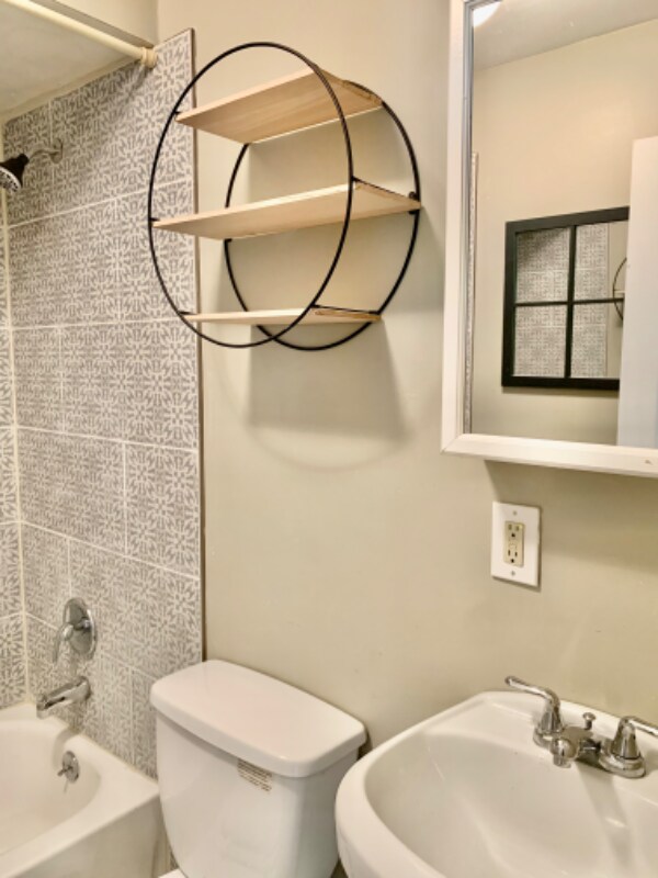 Building Photo - 186 Davos Rd