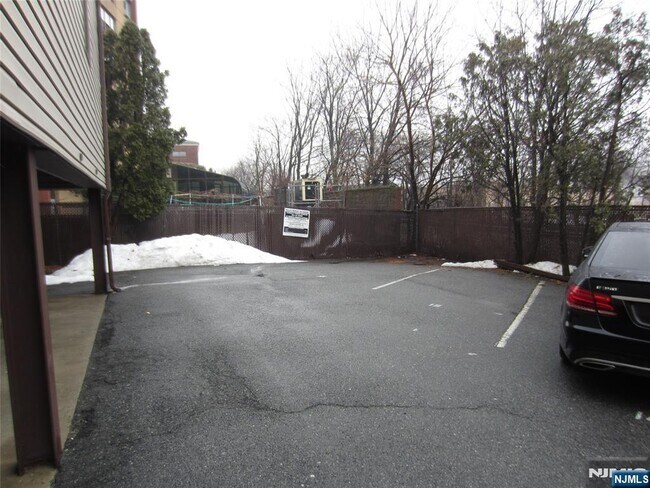 Building Photo - 233 Midland Ave