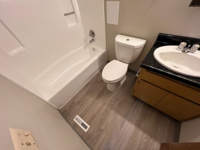 Building Photo - Spacious Apartment for Rent