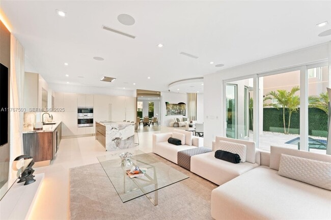 Building Photo - 10561 NW 67th Terrace