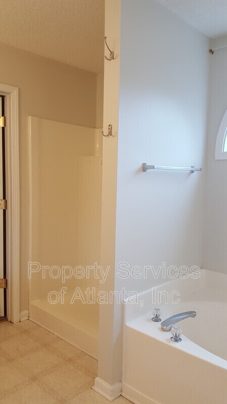 Building Photo - 737 Erin Dr