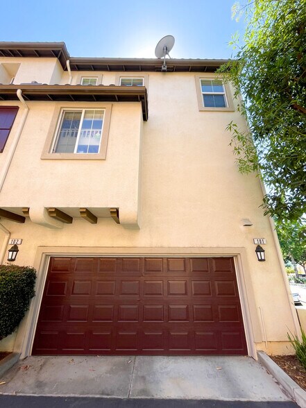 Building Photo - 710 S San Fernando Blvd