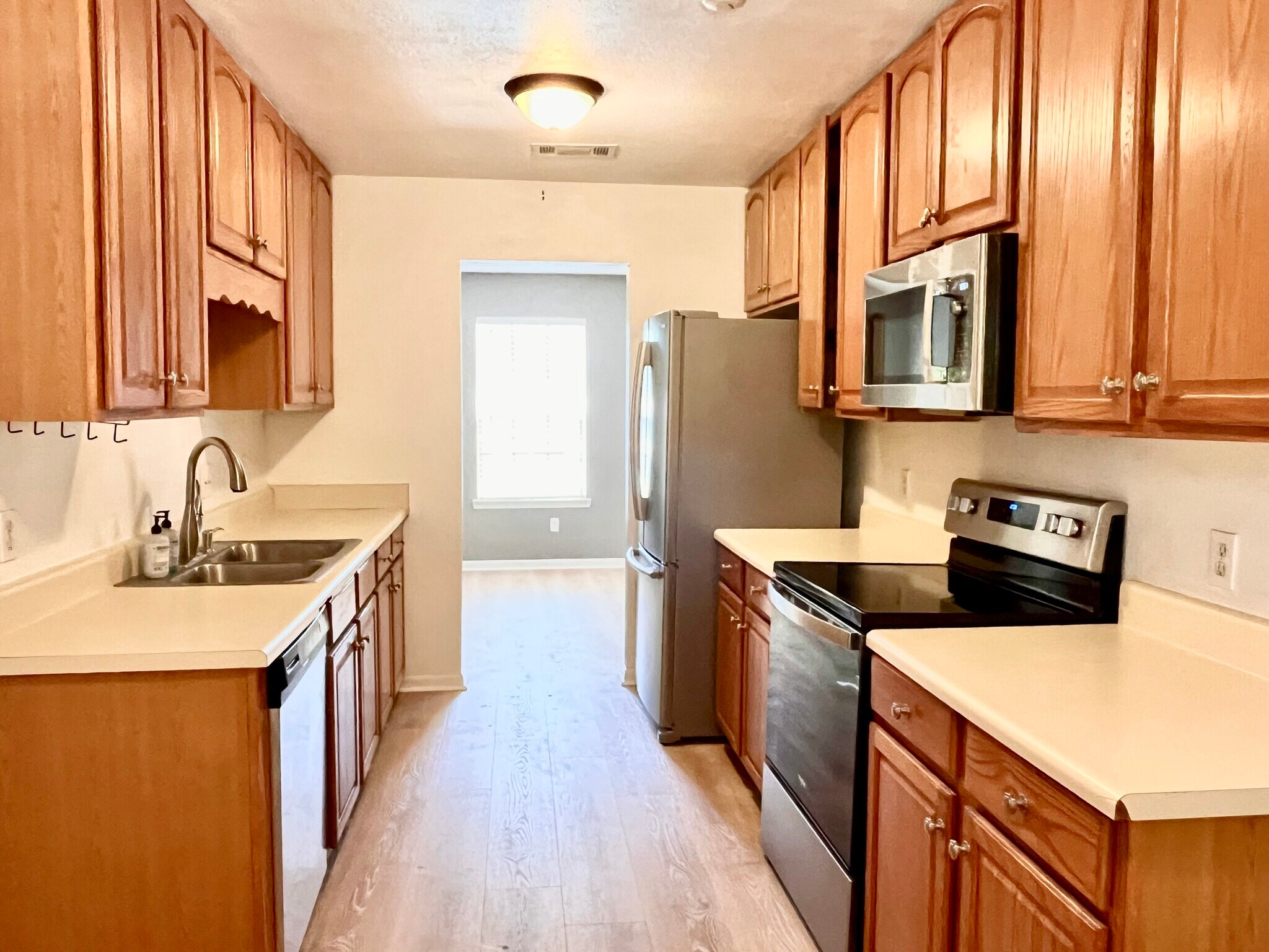 Building Photo - 3904 Tonbridge Cir