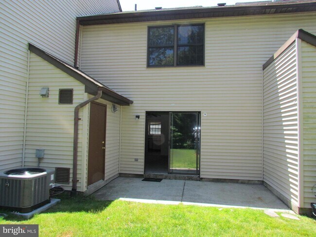 Building Photo - 9 Cohanzick Ct