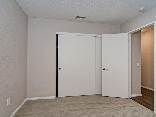 Building Photo - Remodeled Home On Quiet Cul-de-sac