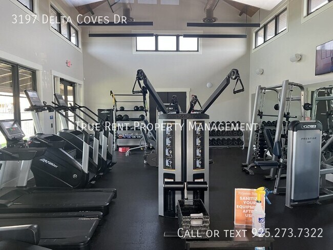 Building Photo - Gorgeous 5 Bed, 3 Bath in Highly Desirable...